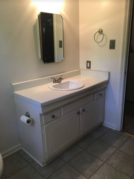 bathroom makeover before